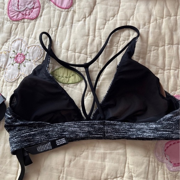 victoria secret sports bra xtra small with pads - Picture 2 of 3